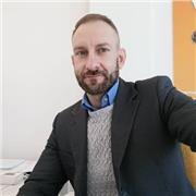 Sono laureato in giurisprudenza con la passione per la storia, l'arte e la scrittura. Se hai bisogno per i tuoi compiti sono a tua disposizione!